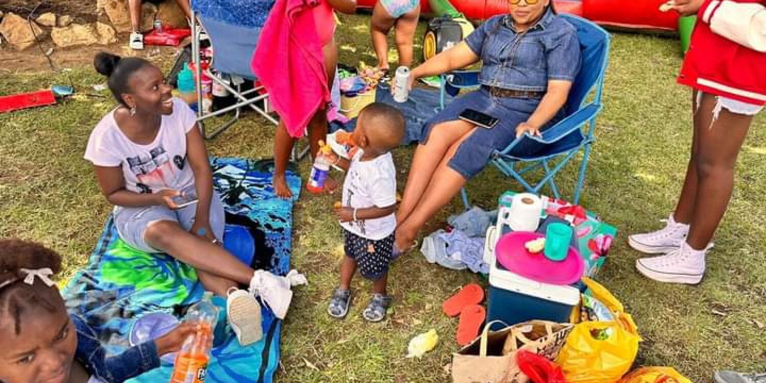 Family chilas day in the park and mocktail party