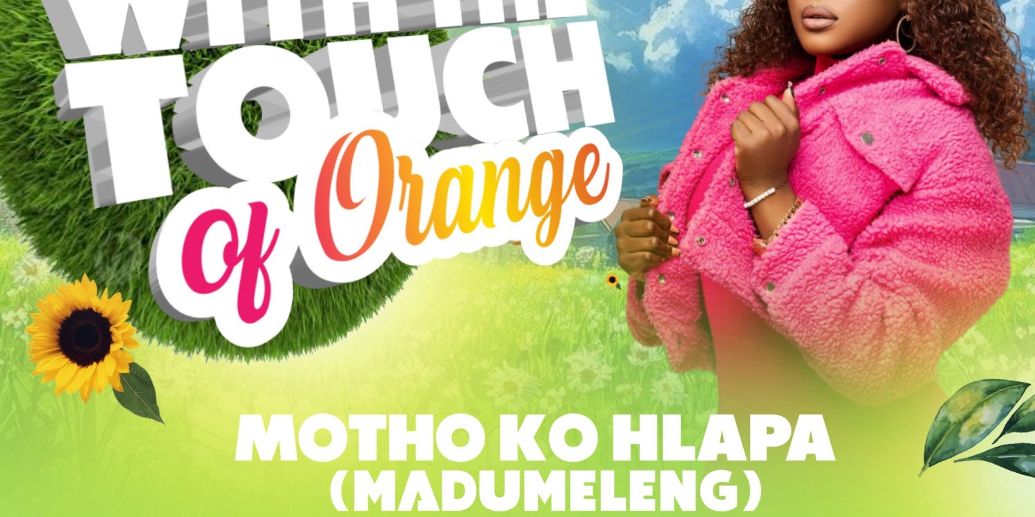 Ladies picnic with doek and shades 