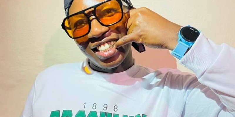 Live music by blue the vocalist