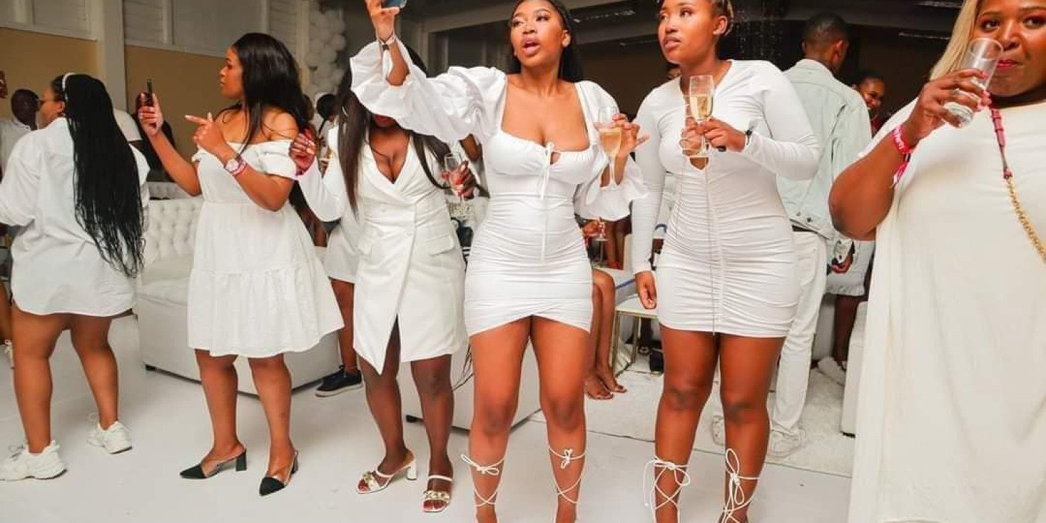 ALL WHITE DELICIOUS PICNIC