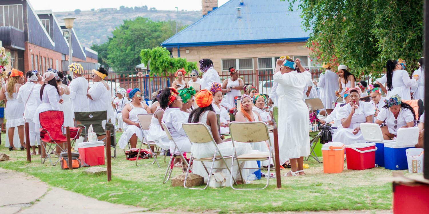 Women Doek&Shades All white Picnic  - Copy Event
